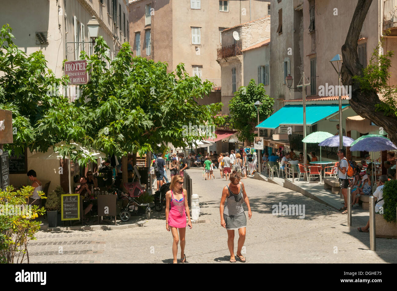 Straßenszene in Bonifacio, Süd-Korsika, Frankreich Stockfoto