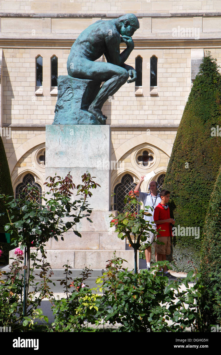 Paris Frankreich,Europa,Französisch,7. Arrondissement,Musée Rodin,Rodin Museum,Garten,Gelände,der Denker,Kunstkunstskulptur,Teenager Teenager Teenager te Stockfoto