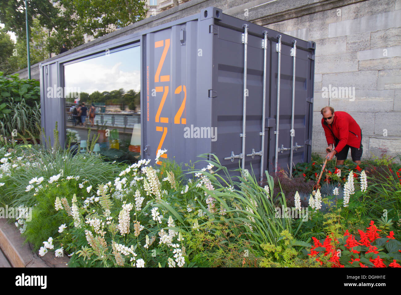 Paris Frankreich, seine River, La Rive Gauche, Left Bank, Berge de seine, Container, Garten, Mann Männer männlich, Pflege, Frankreich130819077 Stockfoto