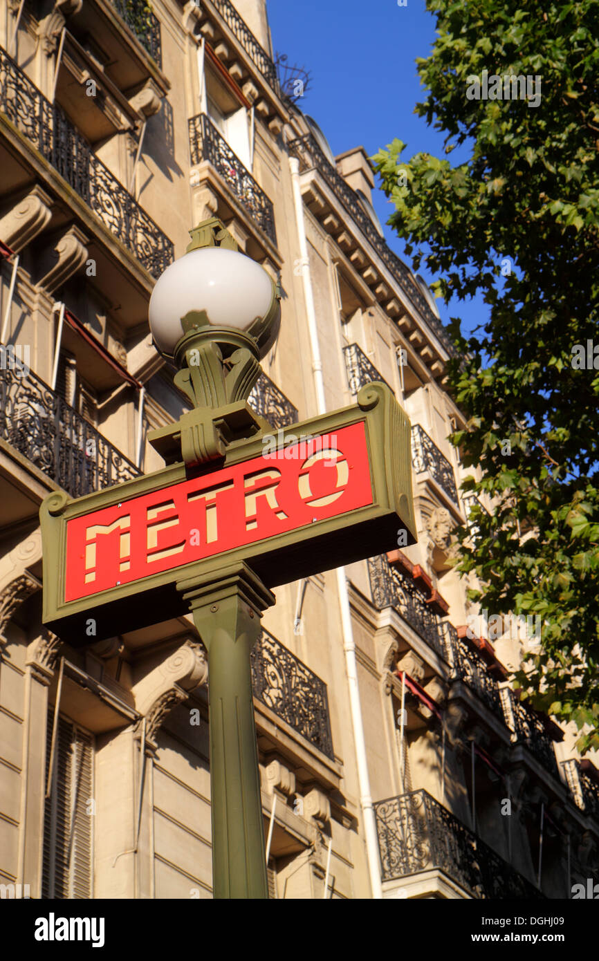 Paris Frankreich, 8. Arrondissement, Place Alma, U-Bahn-Station Alma Marceau Linie 9, U-Bahn, Zug, Schild, Eingang, Haussmann-Eigentumswohnung, Wohnanlage, Wohnung, AP Stockfoto