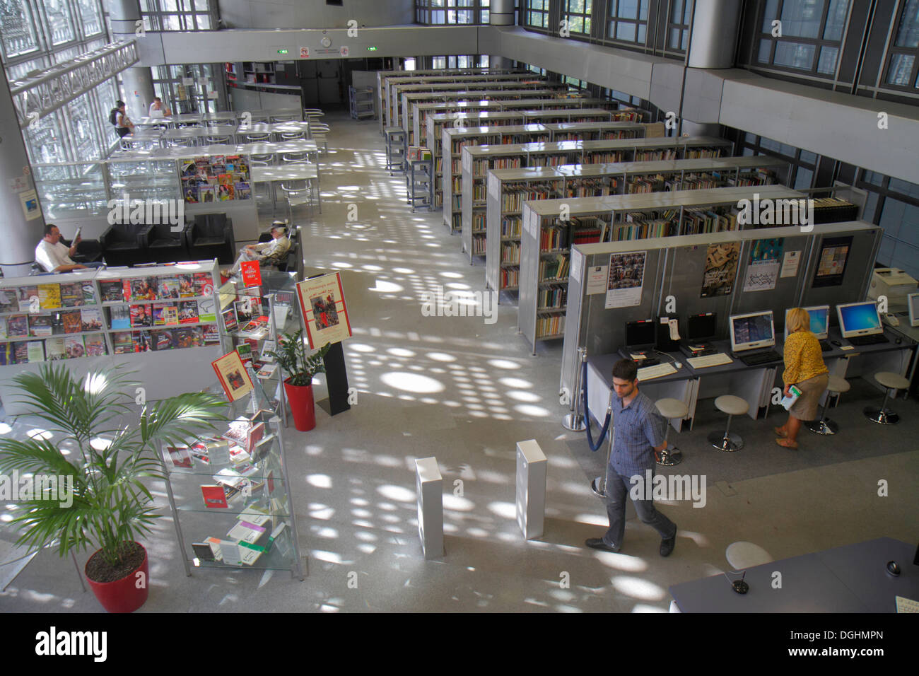 Paris Frankreich,5. Arrondissement,Arab World Institute,AWI,Institut du Monde Arabe,Bibliothek,Bücher,Ansicht von oben,Frankreich130821131 Stockfoto