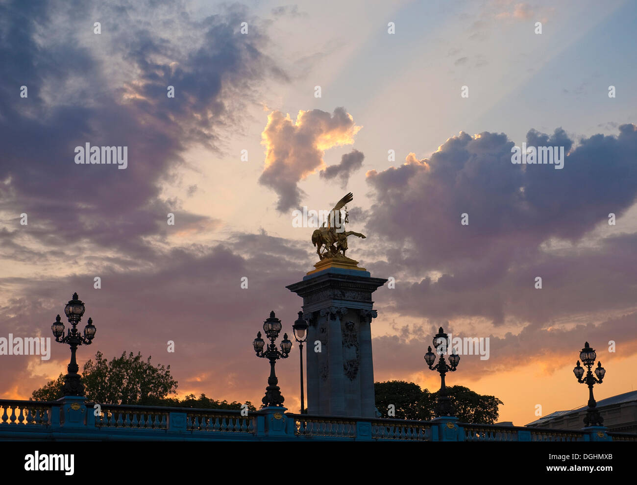 Brücke Pont Alexandre III in Paris, Ile de France Region, Frankreich, Europa Stockfoto