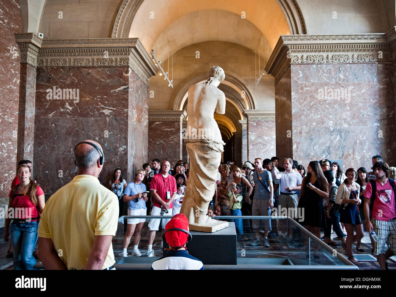 Cisitors vor der Venus von Milo im Musée du Louvre Museum in Paris, Ile de France Region, Frankreich, Europa Stockfoto