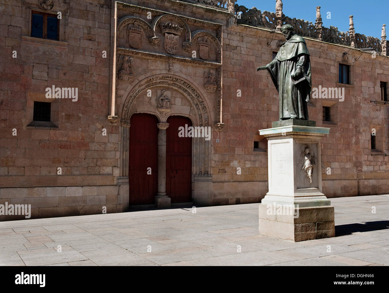 Statue von Fray Luis de León, Patio de Escuelas Menores, Universität von Salamanca, alt-Kastilien, Kastilien-León, Spanien, Europa Stockfoto