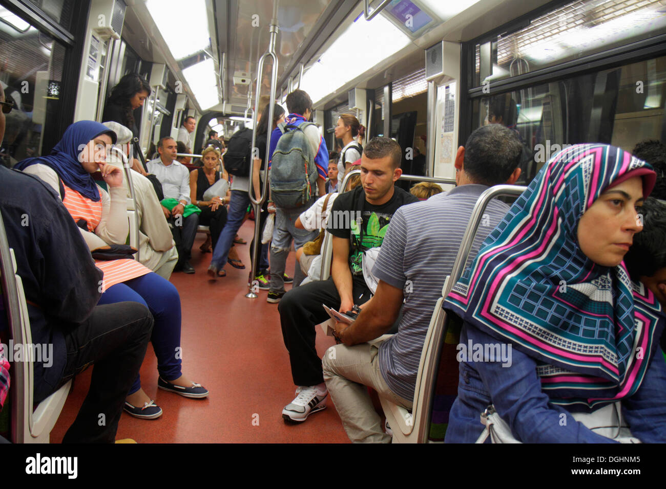 Paris Frankreich, 1. Arrondissement, Palais Royal - Metrostation Musée du Louvre Linie 1 7, U-Bahn, Zug, Passagierkabine, Auto, Fahrer, Passagiere werden entfernt Stockfoto
