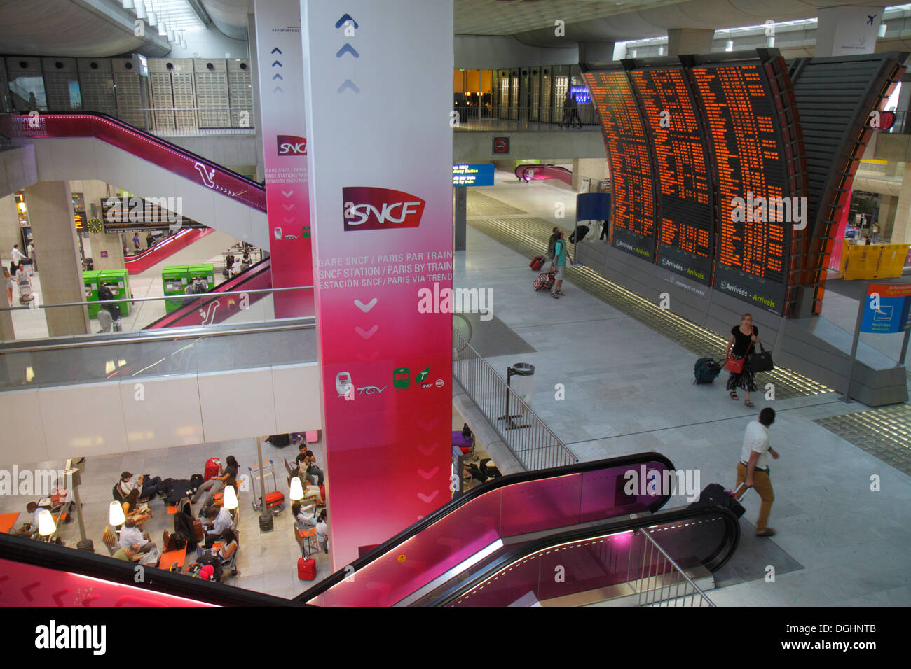 Paris Frankreich, CDG, Flughafen Charles de Gaulle, Ticketbüro, Zug, RER, Metro, SNCF, RATP, Abfahrten, Ankünfte, Frankreich130822005 Stockfoto