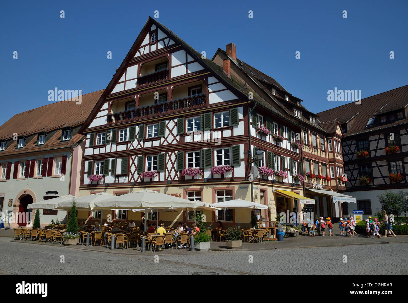 Fassaden der Fachwerkhäuser im historischen Bezirk von Gengenbach, in der Nähe von Offenburg, Schwarzwald, Baden-Württemberg Stockfoto