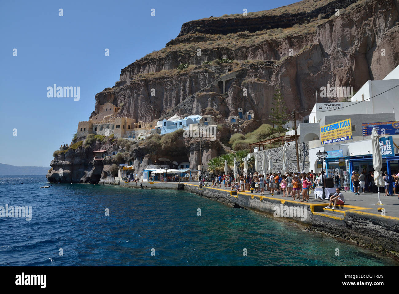 Hafen von Firá oder Thira, Santorini, Cyclades, griechische Inseln, Griechenland, Europa Stockfoto