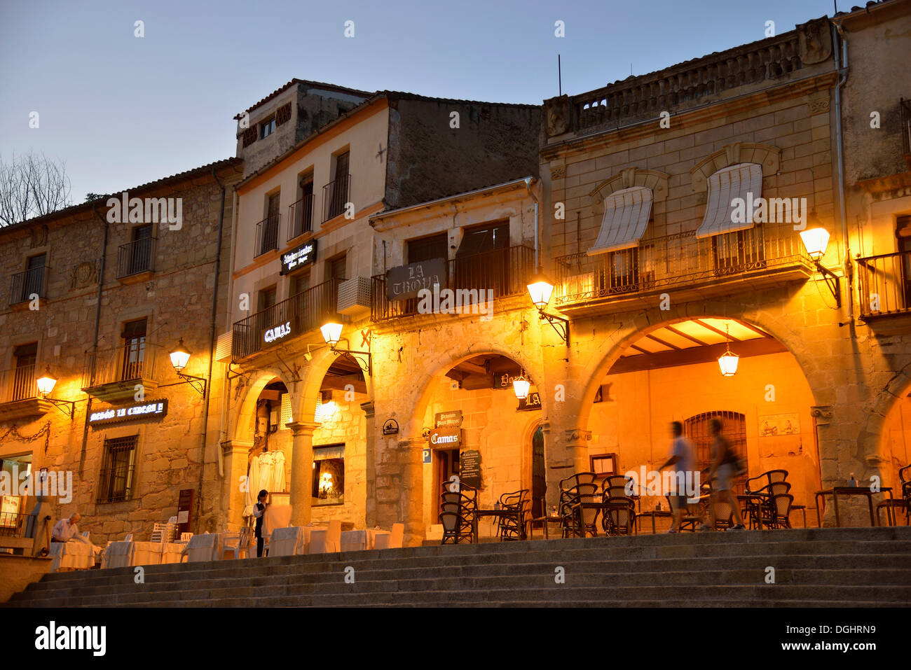 Mittelalterlichen Fassaden an der Plaza Mayor in der Abenddämmerung, Provinz Cáceres, Trujillo, Extremadura, Spanien Stockfoto