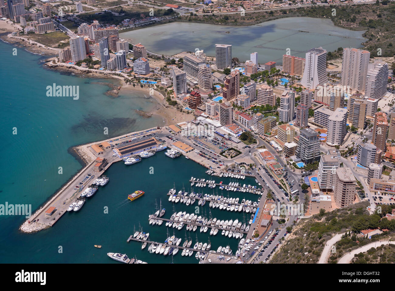 Hafen von Calp aus dem Felsen Peñón de Ifach oder Penyal d'Ifac, Costa Blanca, Calp, Costa Blanca, Provinz Alicante, Spanien Stockfoto