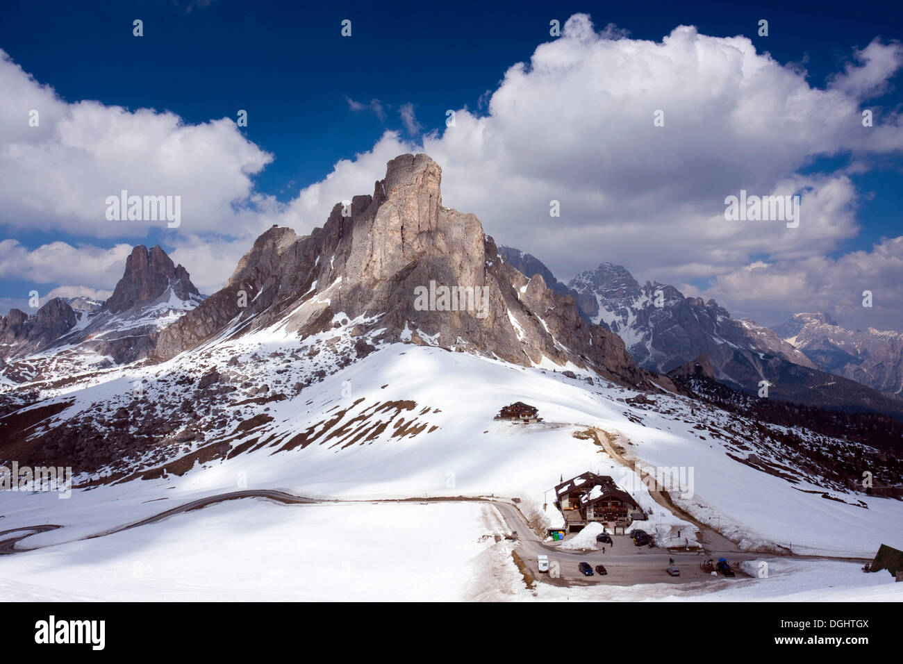 Passo Giau oder Giau Pass und Averau Peak, Dolomiten, Italien, Europa Stockfoto