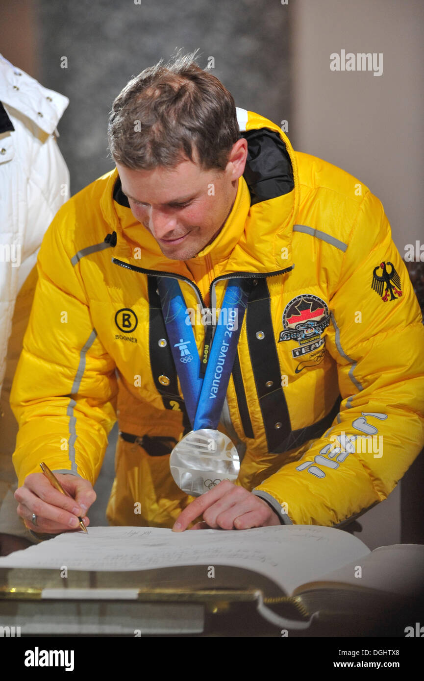 Tobias Angerer, Skilangläufer, an der Rezeption des deutschen Olympiateilnehmer 2010, München, Bayern Stockfoto