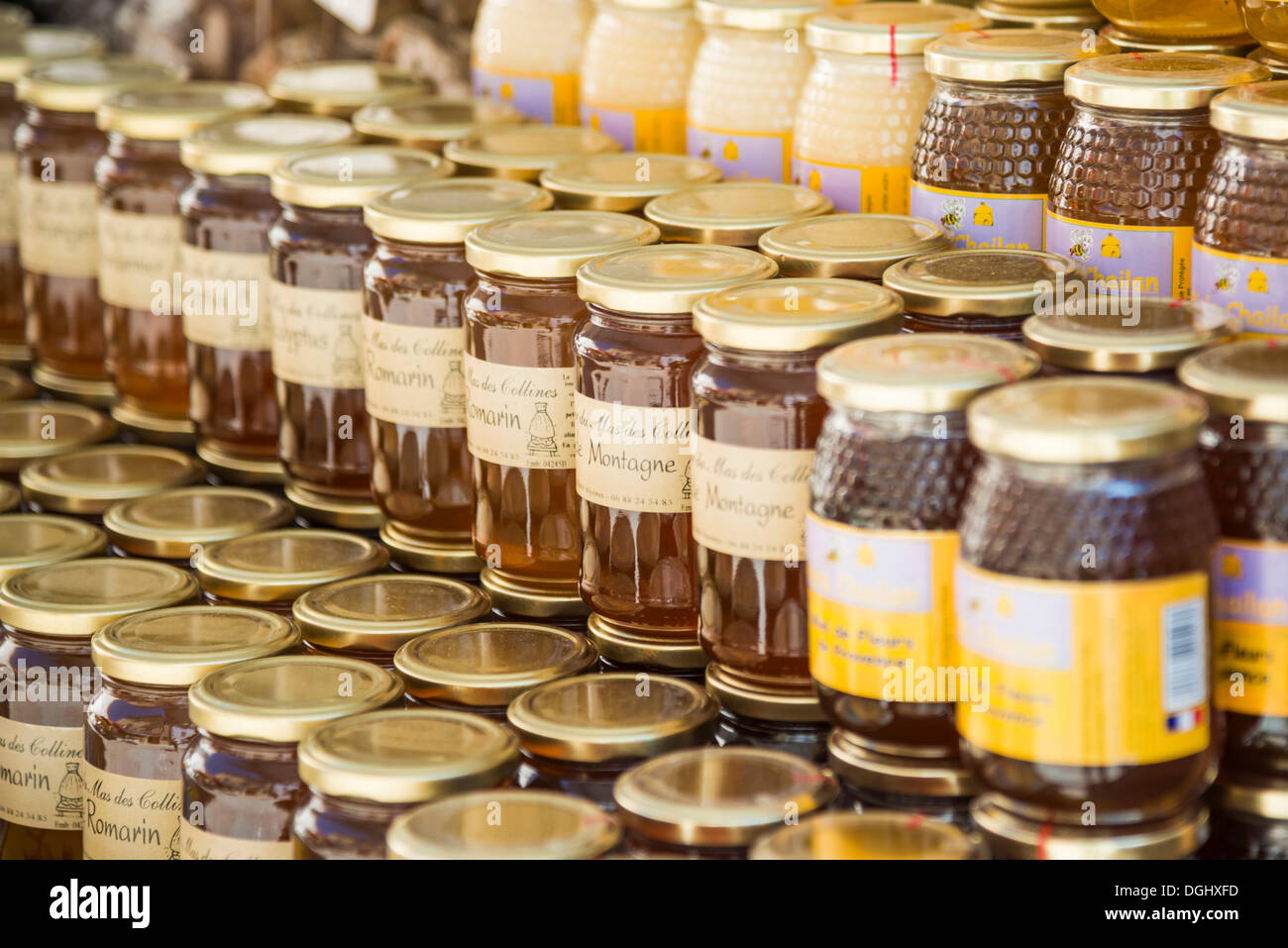 Honig-Gläser an einem Marktstand, Gréoux-Les-Bains, Provence-Alpes-Côte d ' Azur, Frankreich Stockfoto