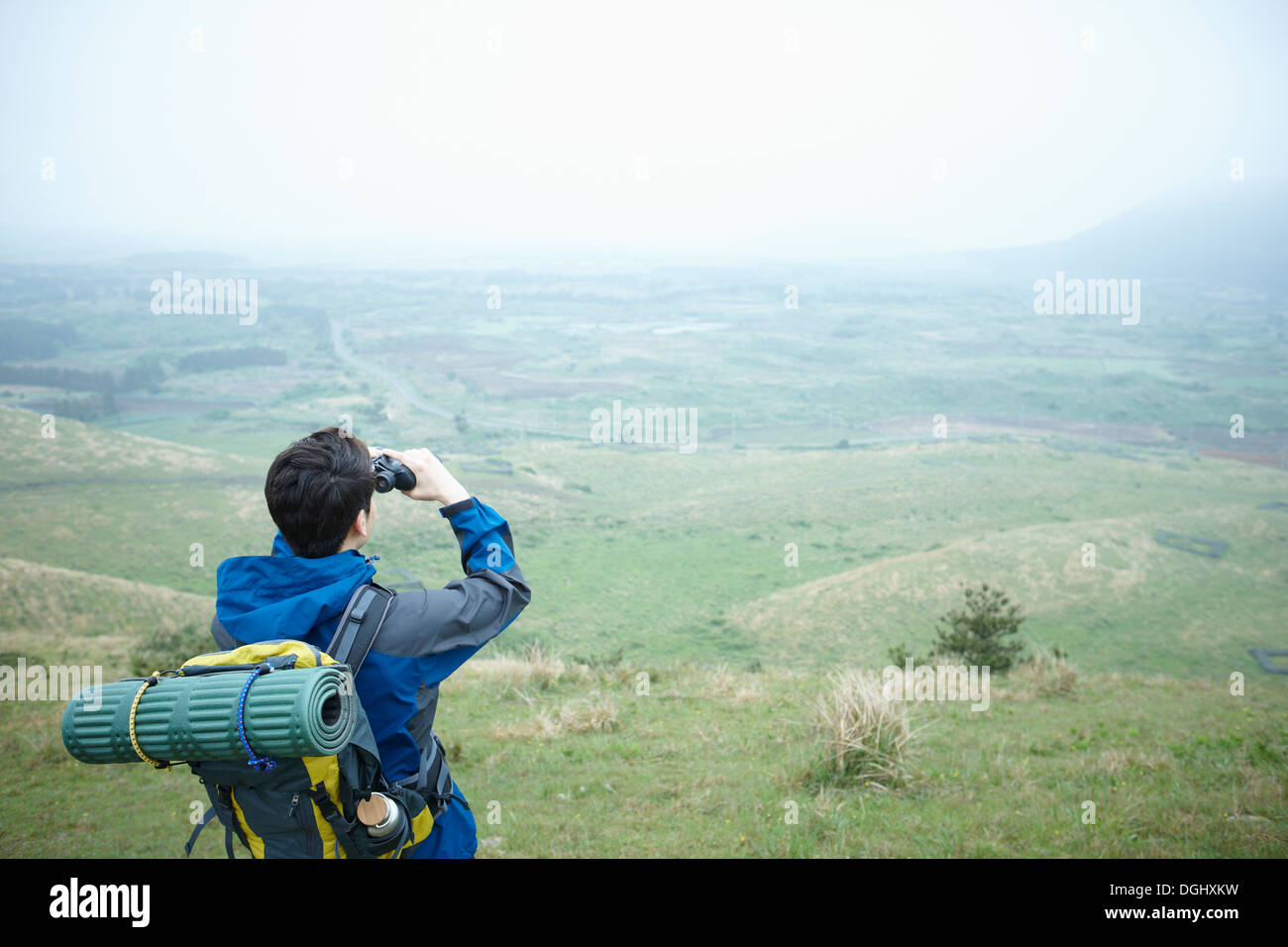 ein Mann, der Blick auf die Natur Stockfoto
