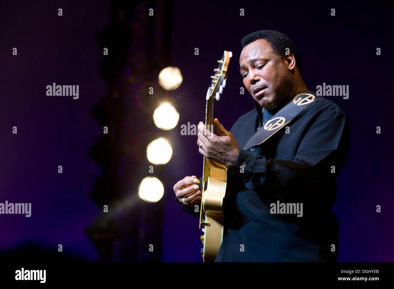 US-jazz-Gitarrist und Sänger George Benson, live auf das Blue Balls Festival im Konzertsaal des KKL Luzern, Schweiz Stockfoto