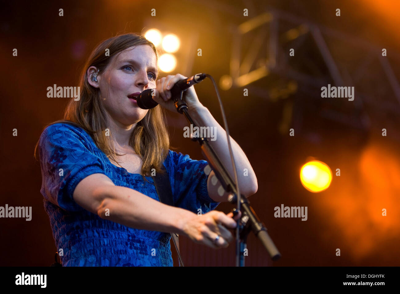 Judith Holofernes, Sängerin der deutschen Pop-Rock-Band Wir Sind Helden, Leben auf dem Heitere Open Air in Zofingen, Schweiz Stockfoto