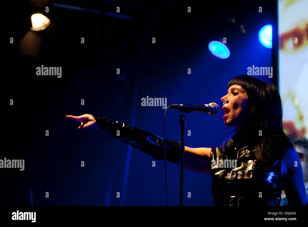 Der französische Elektro-Rock-Duo Risqué live im Konzertsaal Schueuer, Luzern, Schweiz Stockfoto