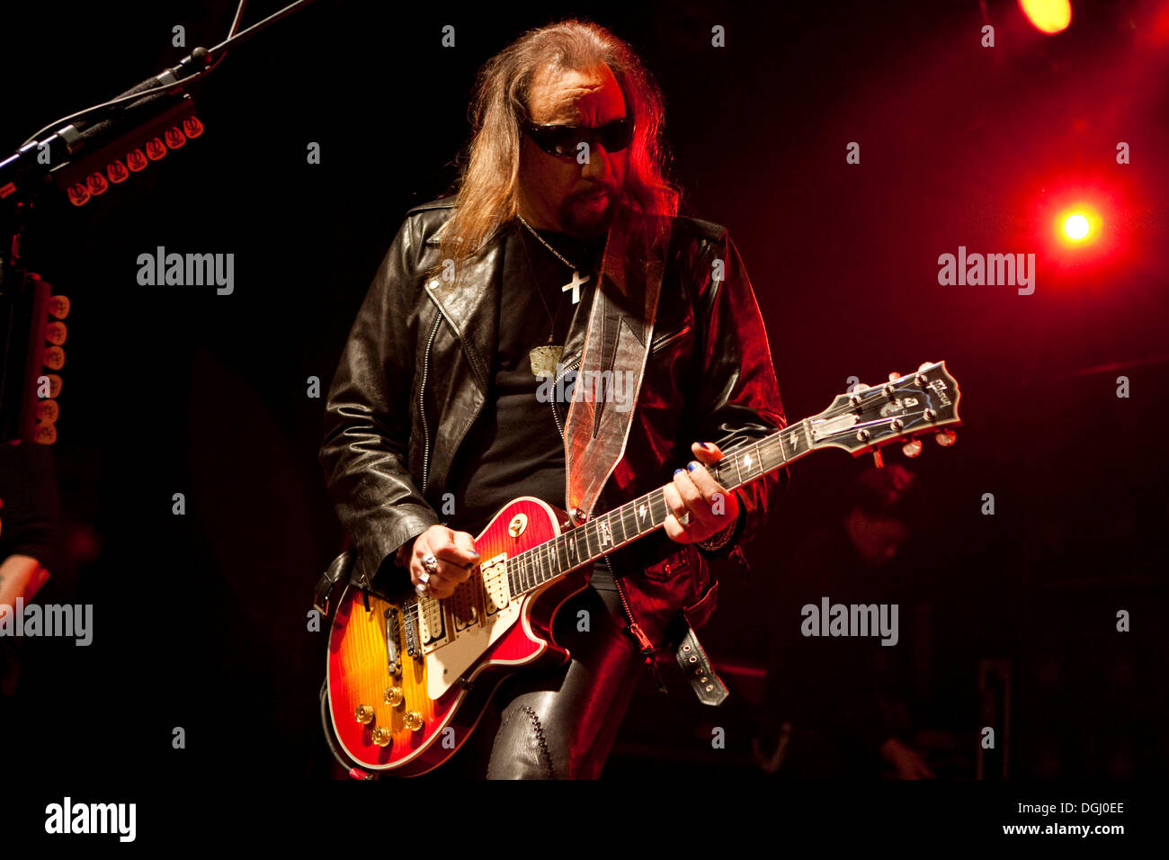 US-Musiker und Ex-KISS Gitarrist Ace Frehley live auf Schueuer  Veranstaltungsort für Konzerte, Luzern, Schweiz Stockfotografie - Alamy