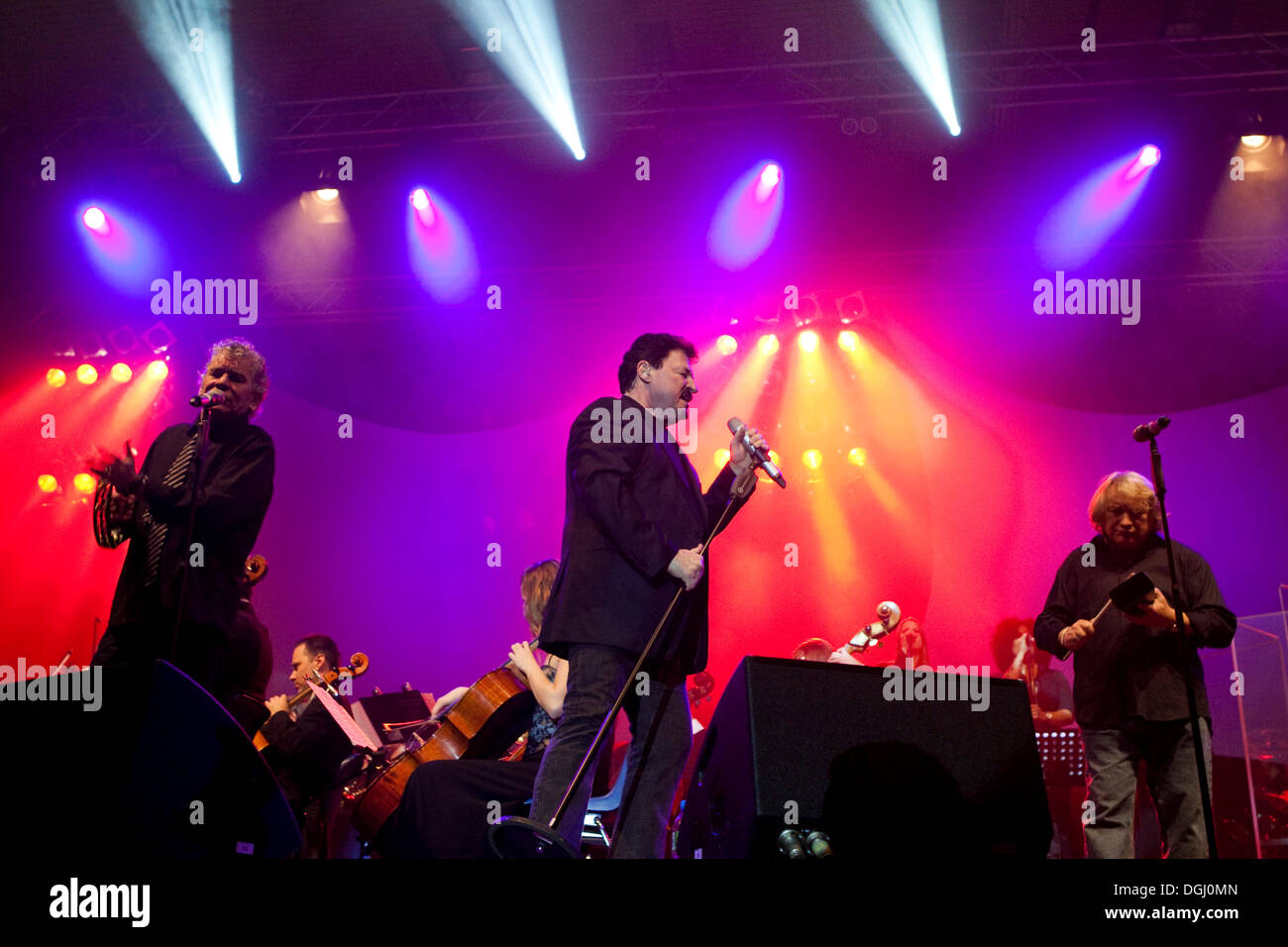 Von links nach rechts, Dan McCafferty, Sänger und Frontmann der schottischen Band Nazareth, Bobby Kimball, Sänger und Frontmann der Stockfoto