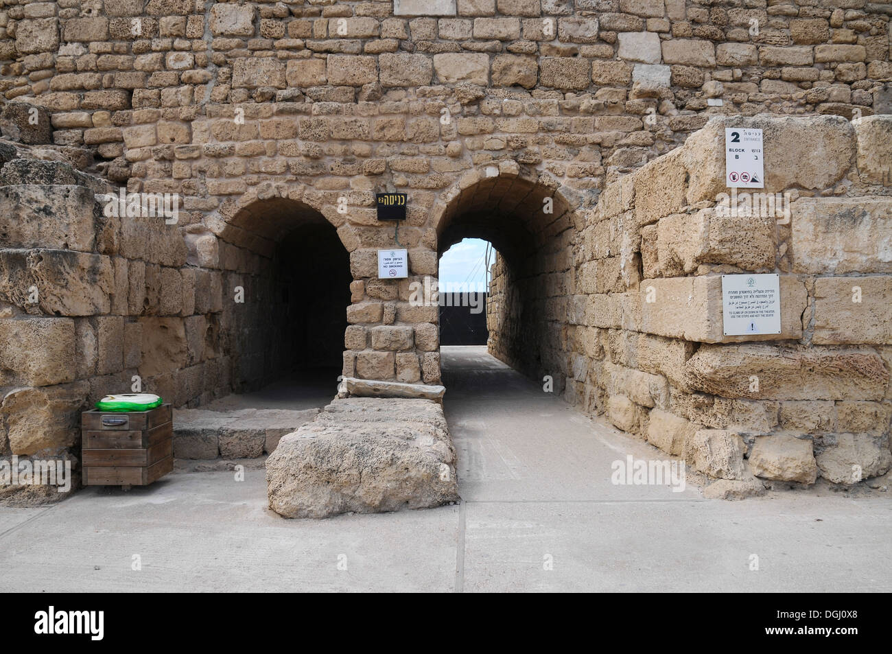 Roman amphitheater caesarea israel -Fotos und -Bildmaterial in hoher ...