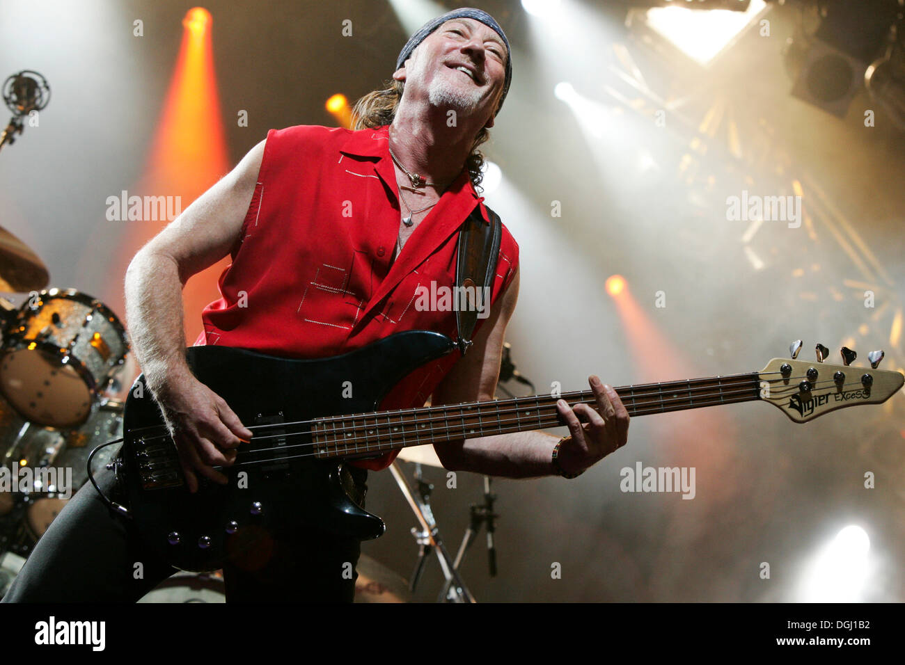 Roger Glover, Bassist der britischen Rockband Deep Purple live auf dem Spirit of Music Open-Air-Festival in Uster, Zürich Stockfoto