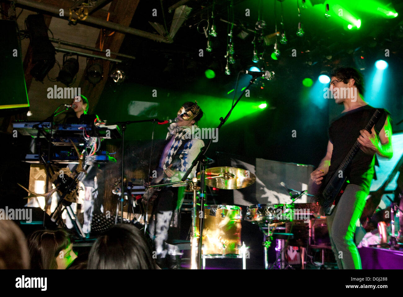 Der britischen Glam-Rock-Sänger und Musiker Chris Corner live mit seinem Musikprojekt IAMX am Schueuer Ort, Luzern Stockfoto