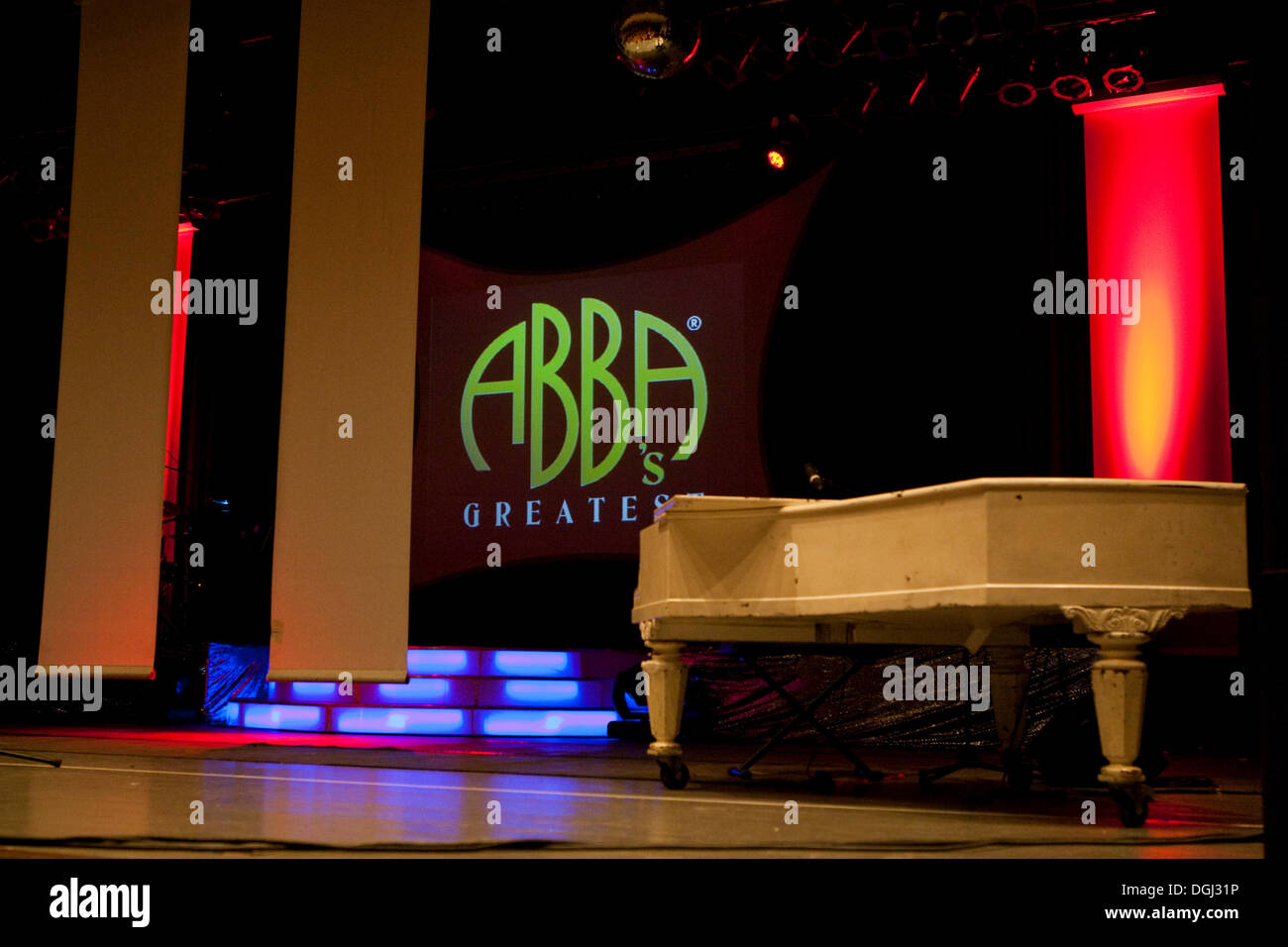 Bühne kurz vor dem Start der Show ABBA Greatest, Zentrum Gersag, Emmenbrücke, Luzern, Schweiz, Europa Stockfoto