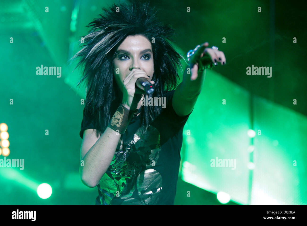 Bill Kaulitz, Sänger und Frontmann der deutschen Rock- und pop-Band "Tokio Hotel", live zu spielen, im Hallenstadion in Oerlikon Stockfoto