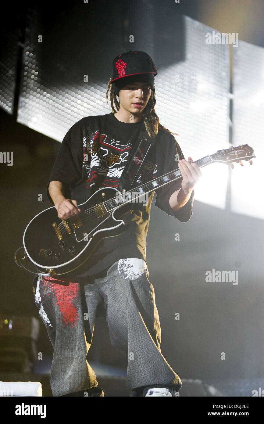 Tom Kaulitz, Gitarrist der deutschen Rock- und pop-Band "Tokio Hotel", spielen live im Hallenstadion in Zürich Oerlikon Stockfoto