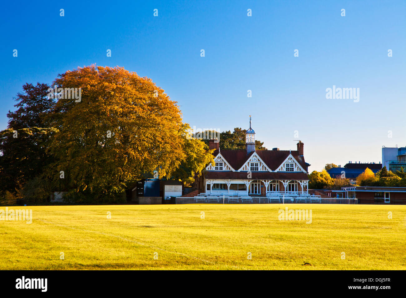 Der Cricket-Pavilion in den Parks der Universität in Oxford. Stockfoto
