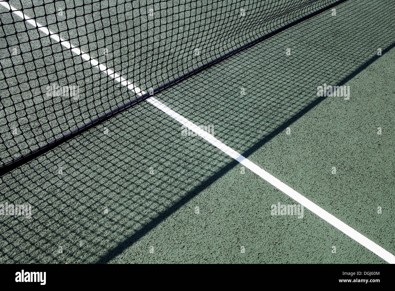 Auf zur Tageszeit net Tennisplatz Stockfoto