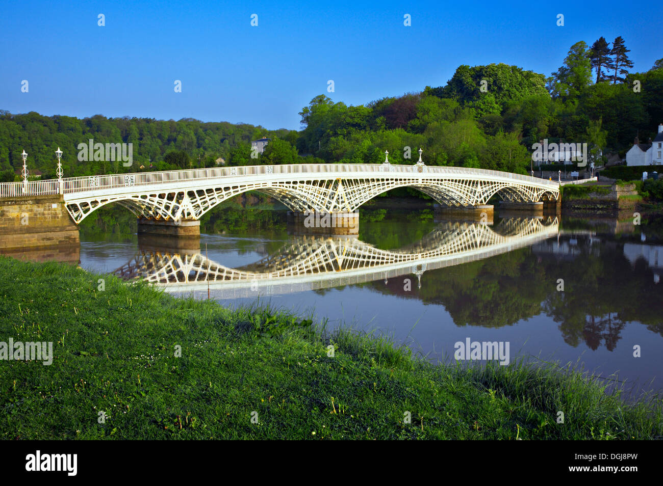 Die Stahlbrücke über den Fluss Wye bei Chepstow. Stockfoto