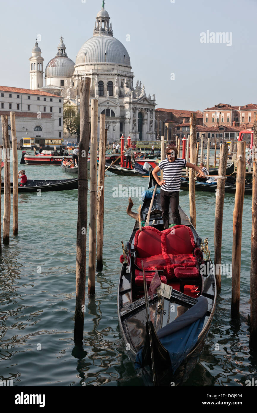 Gondoliere warten auf Kunden. Stockfoto