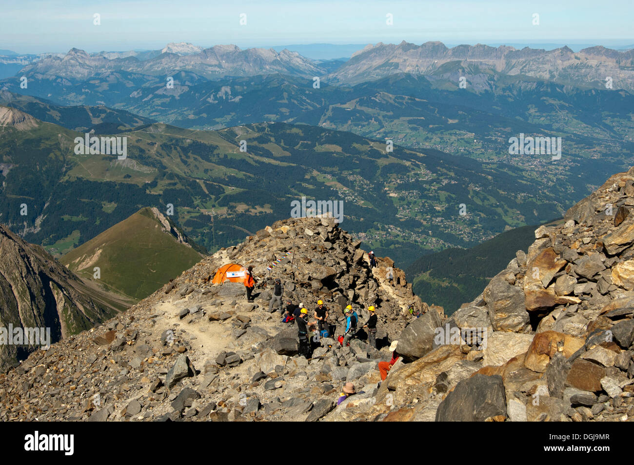 Alpinisten während der Besteigung des Mont Blanc entlang der normalen Route über Gouter Hütte