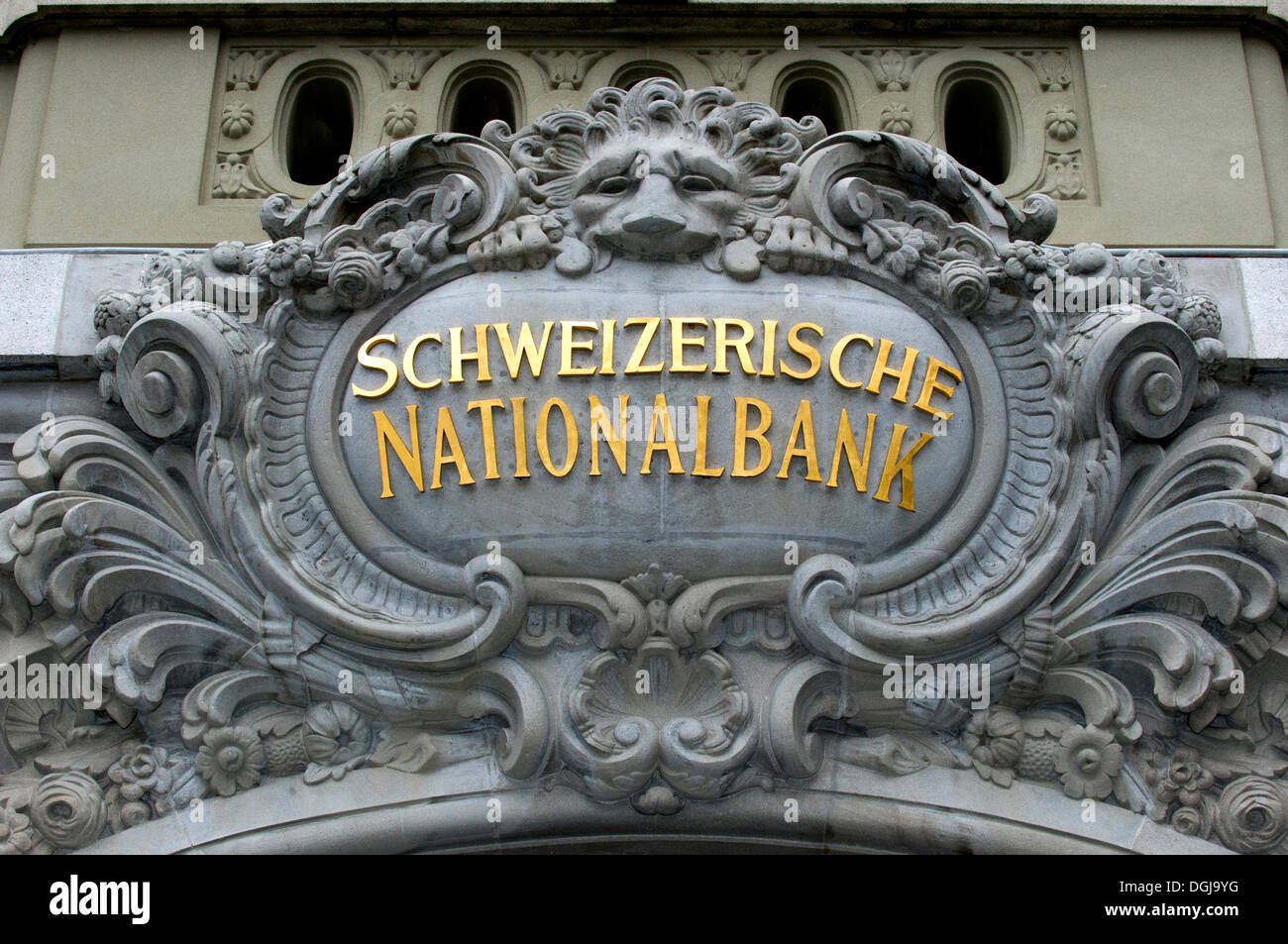 Löwe-Medaillon der Schweizerischen Nationalbank, Schweizer National Bank, über dem Haupteingang, Bern, Schweiz, Europa Stockfoto