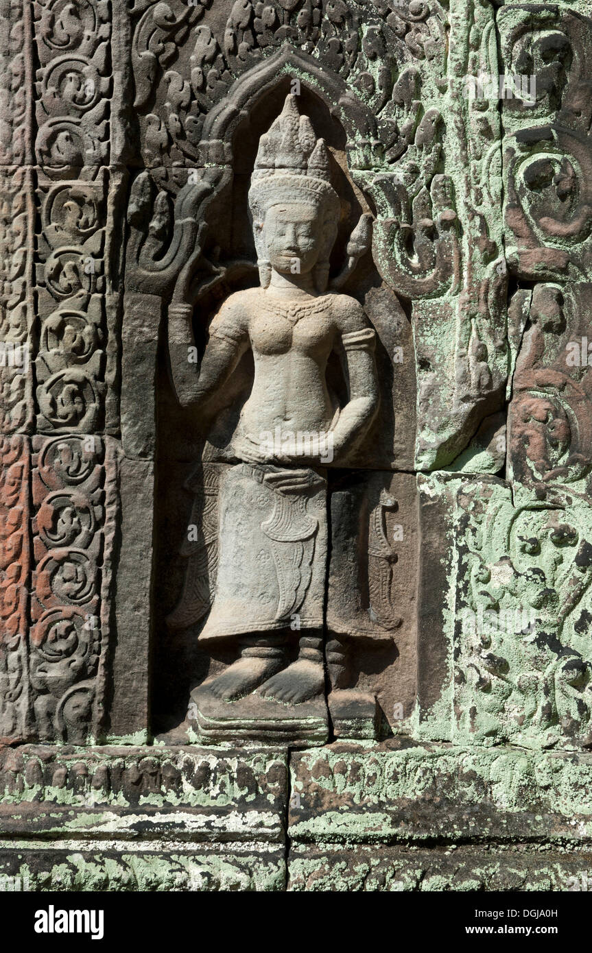 Relief einer weiblichen Gottheit, gesagt, als Tempelwächter, Preah Khan Tempel, erbaut im 12. Jahrhundert von König Jayavarman VII. Stockfoto