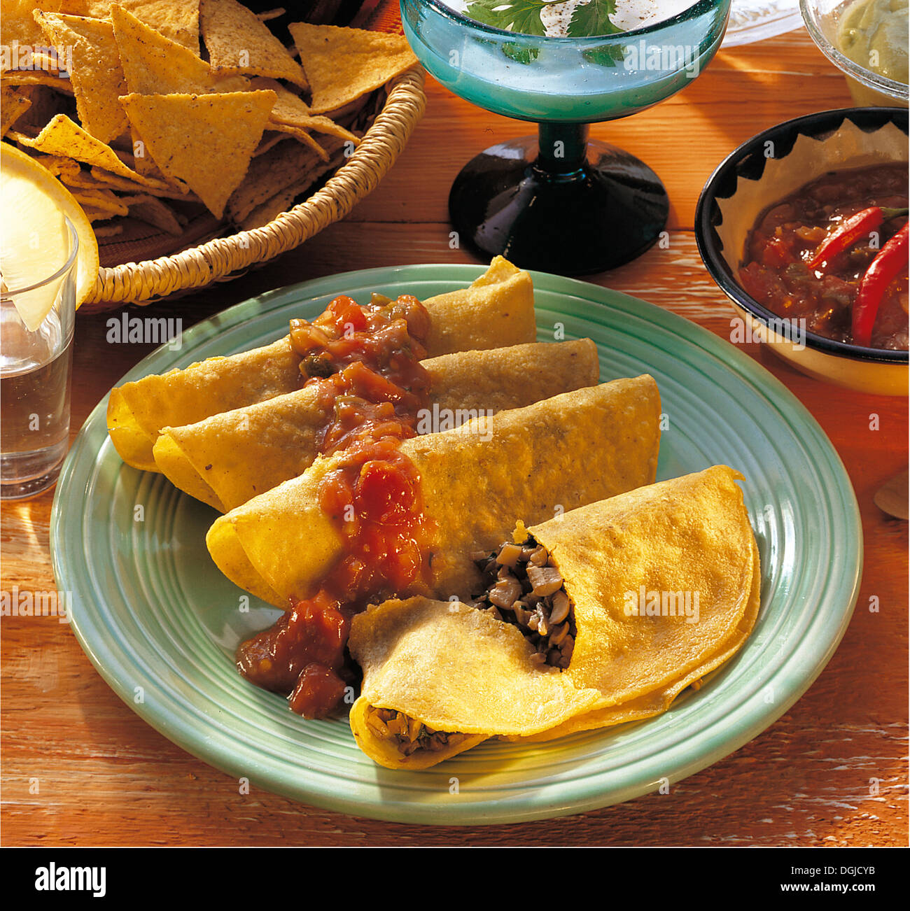 Quesadillas mit Pilzfüllung, mexikanisch. Stockfoto