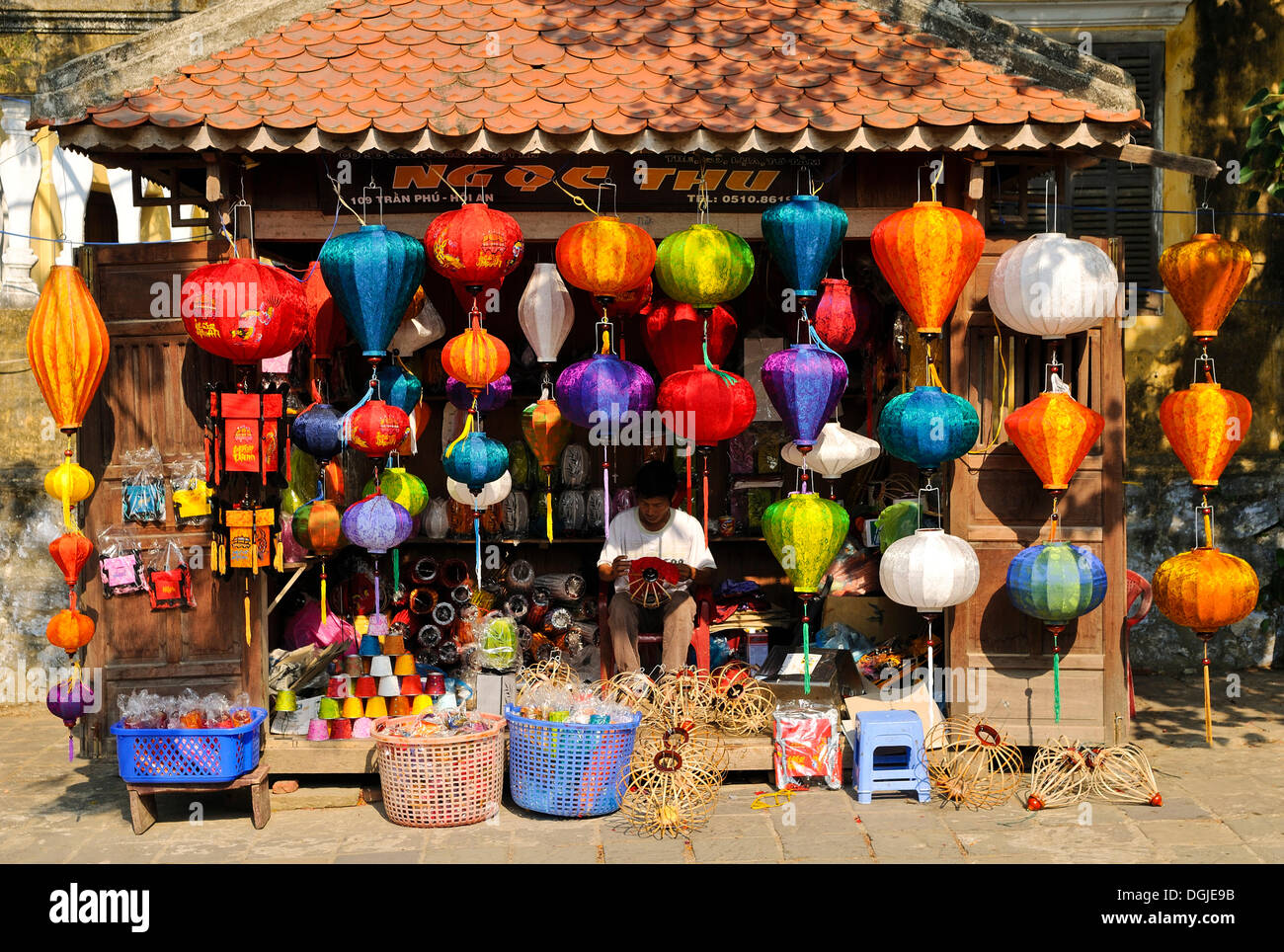 Typisches Geschäft mit Laternen, Hoi an, Vietnam, Südostasien  Stockfotografie - Alamy