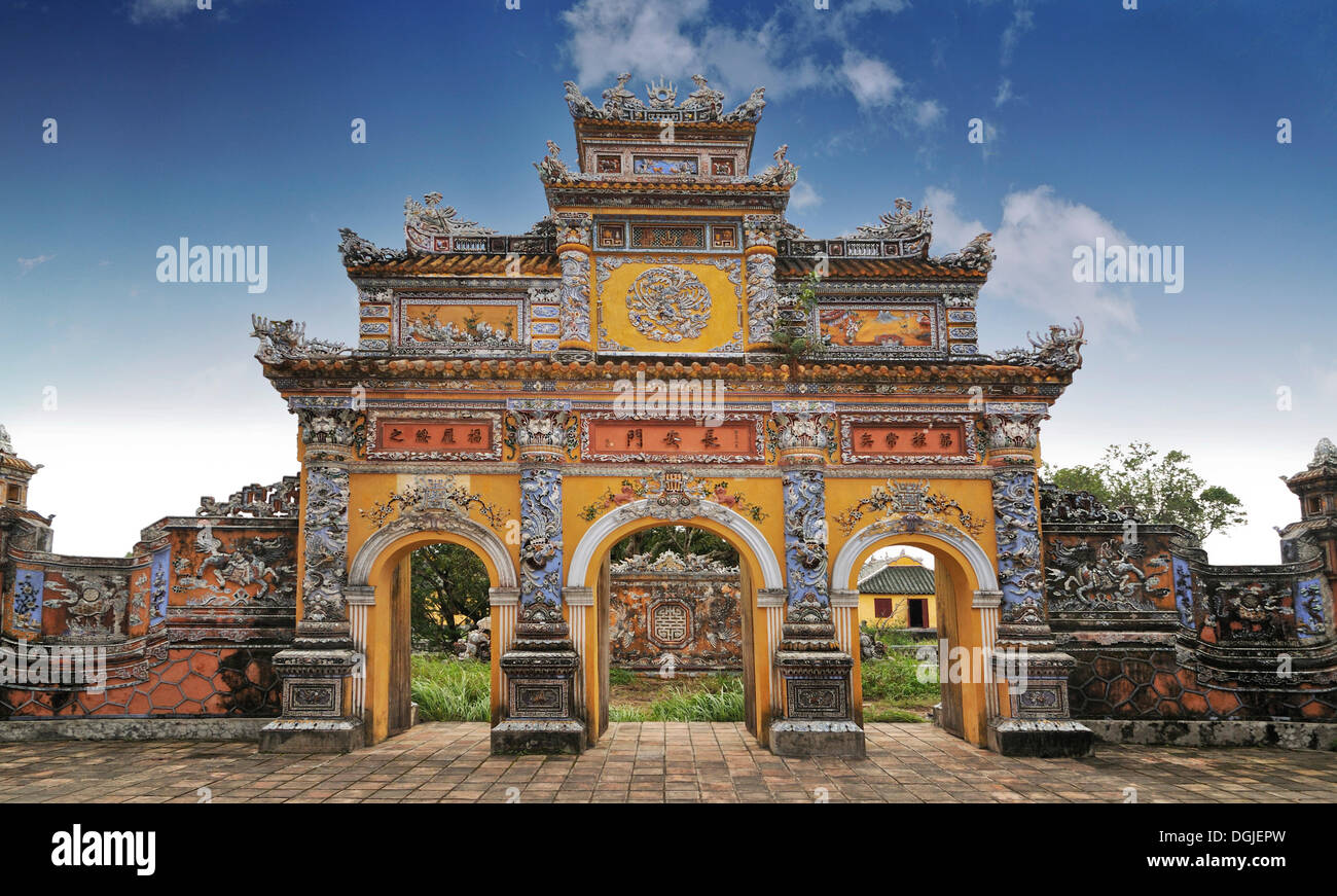 Nordtor oder Hoa Binh Tor, Hoang Thanh Kaiserpalast, Verbotene Stadt, Hue, UNESCO World Heritage Site, Vietnam, Asien Stockfoto