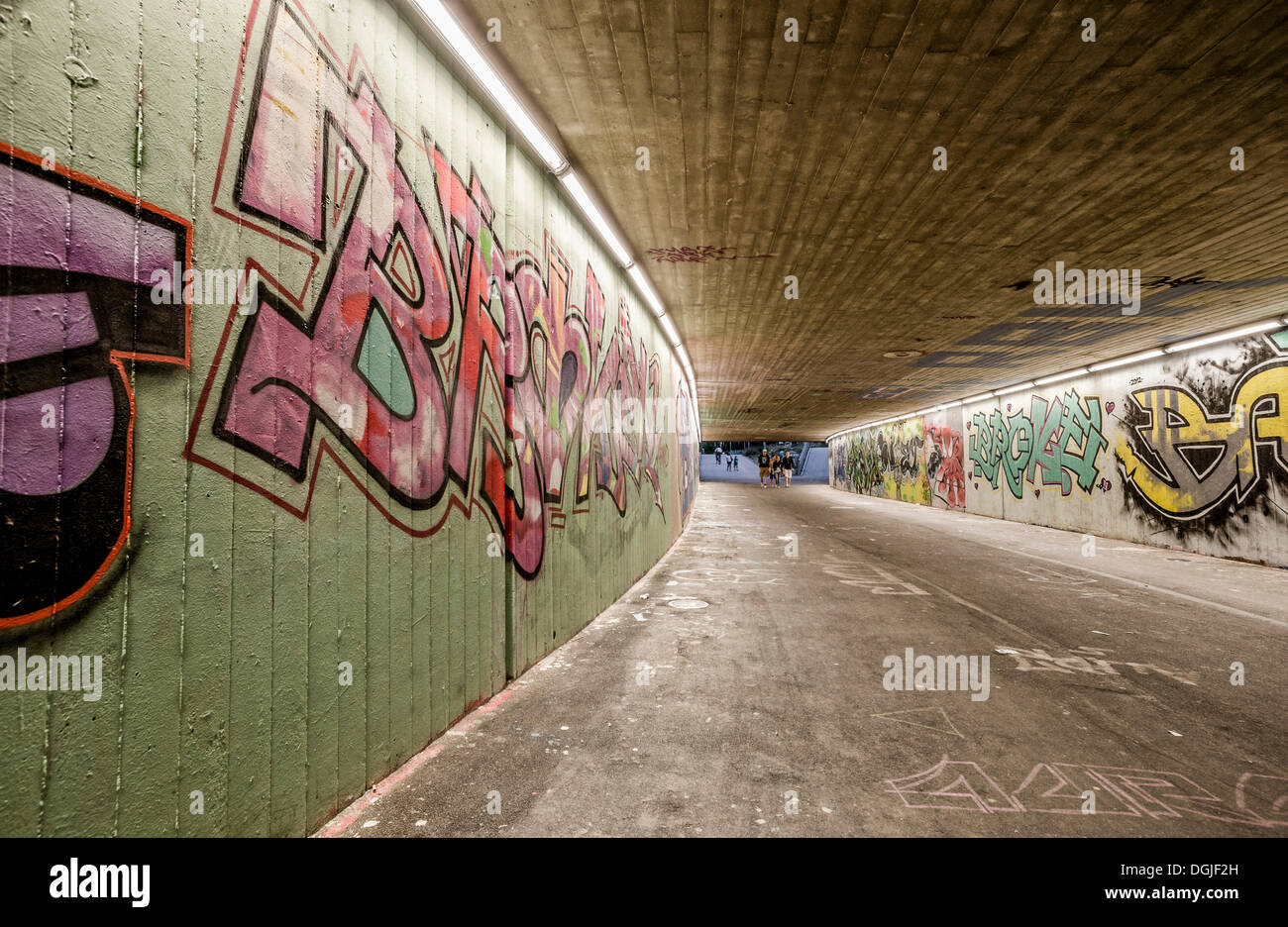 Unterführung mit Graffiti, Suedring Straße, Innsbruck, Tirol, Österreich, Europa, PublicGround Stockfoto