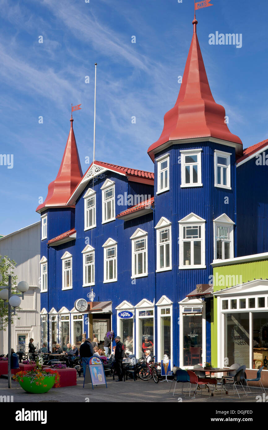 Café in der Fußgängerzone von Akureyri, Island, Europa Stockfoto