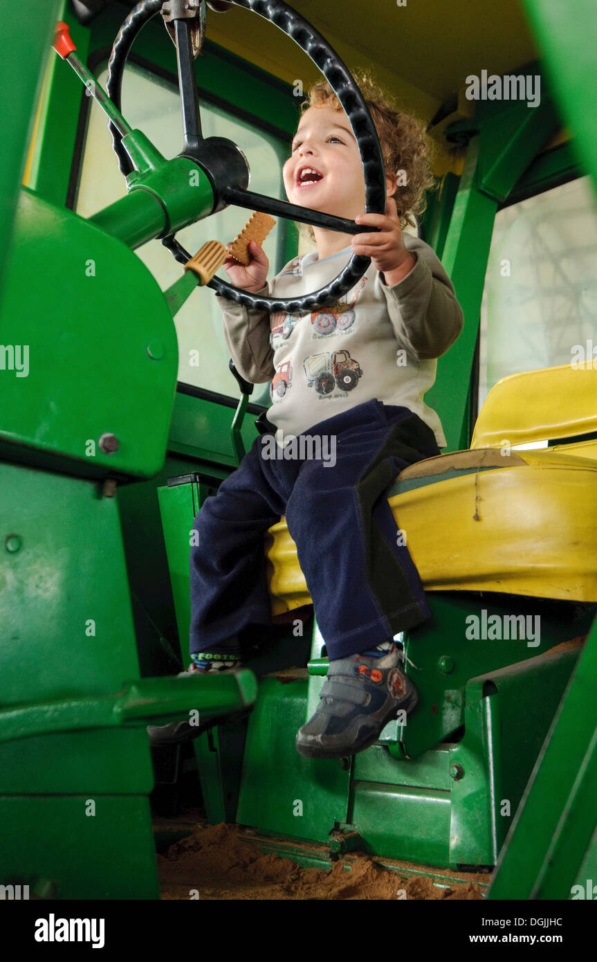 Lustige traktoren -Fotos und -Bildmaterial in hoher Auflösung – Alamy