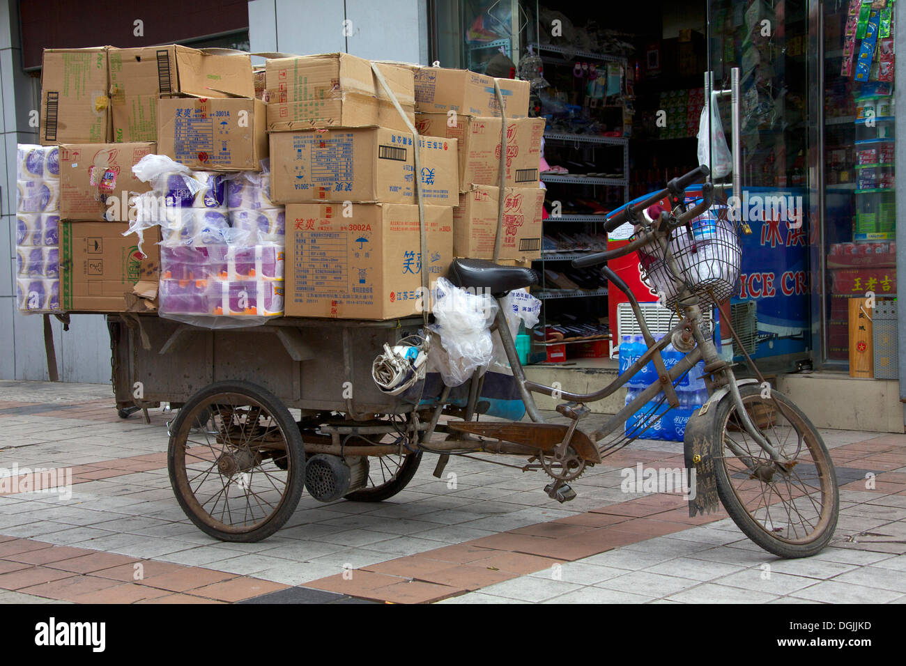 Chinesische transport Fahrrad, Peking, China, Volksrepublik China  Stockfotografie - Alamy