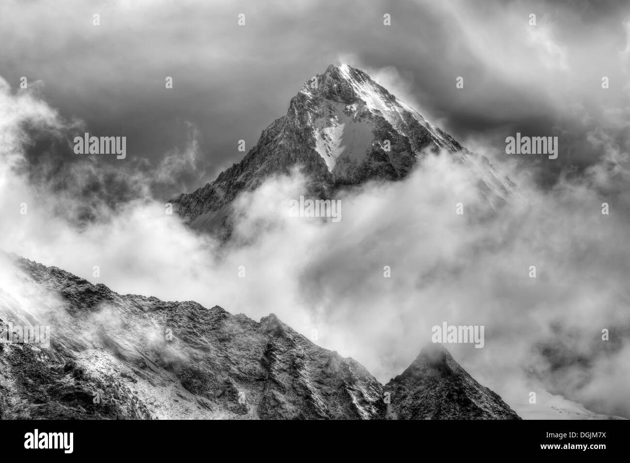 Die schöne Dent Blanche in den Schweizer Alpen Stockfoto