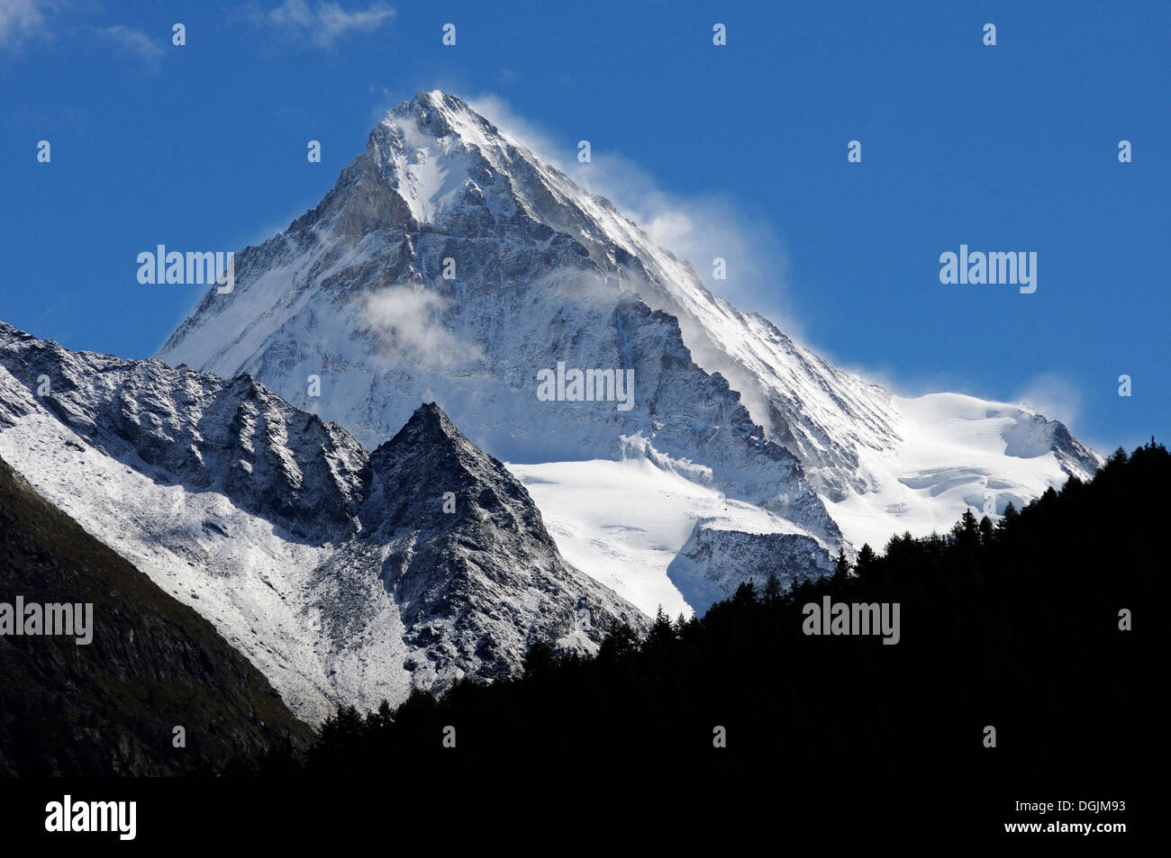 Die schöne Dent Blanche in den Schweizer Alpen Stockfoto