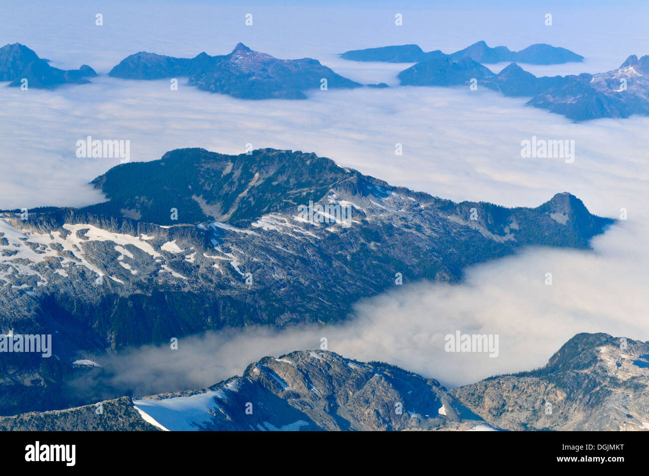 Coastal Range Mountains umgeben von Wolken von Vancouver nach Chilko Lake British Columbia Kanada Stockfoto