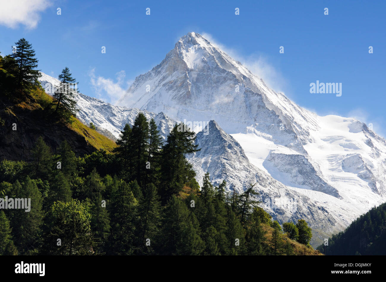 Die schöne Dent Blanche in den Schweizer Alpen Stockfoto