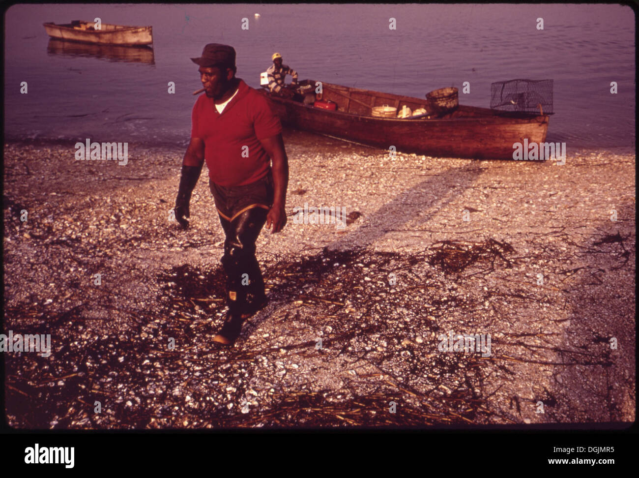 Mitglieder der Blufton Oyster Cooperative in Black-Besitz sind in der Nebensaison mit Krabbenfischen beschäftigt. Stockfoto