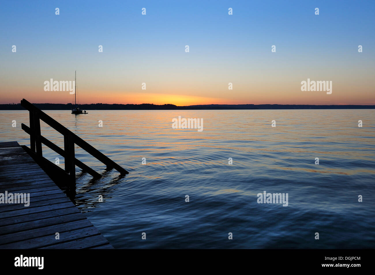 Sonnenuntergang am Starnberger See oder Starnberger See Pier am ... Sonnenuntergang am Starnberger See oder Starnberger See Pier am ...