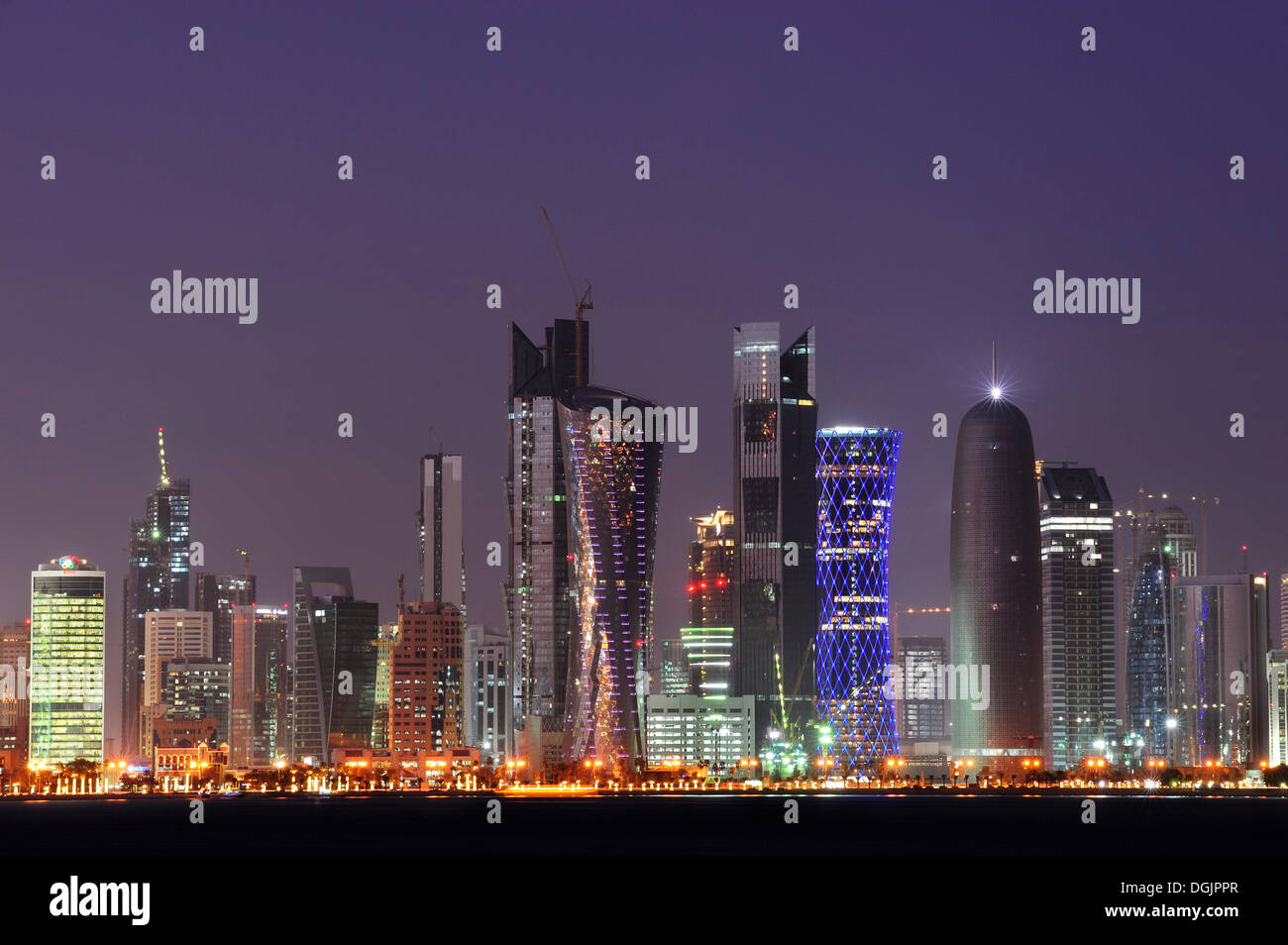Skyline von Doha, Stadtteil West Bay, Doha, Katar, Arabische Halbinsel, Persischen Golf, mittleren Osten, Asien Stockfoto
